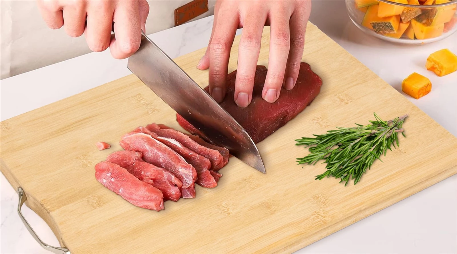 bamboo cutting board with handle.jpg bamboo cutting board with handle.jpg
